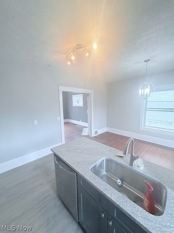 1284 W 85th Street, Cleveland, OH 44102