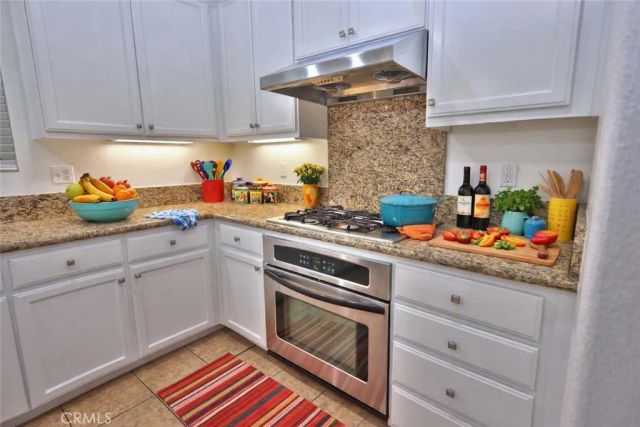 858 Calaveras, Corona, CA 92878