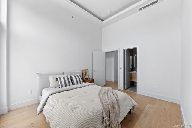 13119 Fowler Ave 8B, Flushing, NY 11355