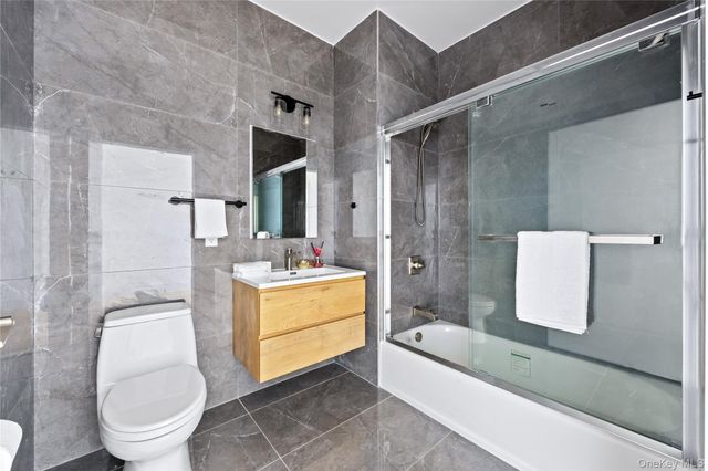 13119 Fowler Ave 8B, Flushing, NY 11355
