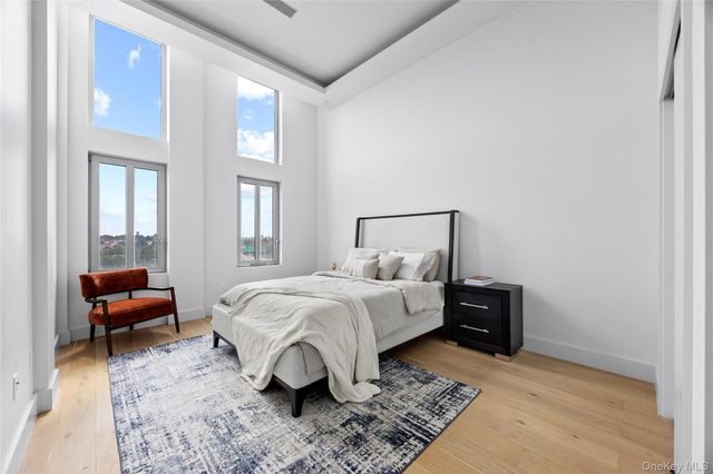 13119 Fowler Ave 8B, Flushing, NY 11355