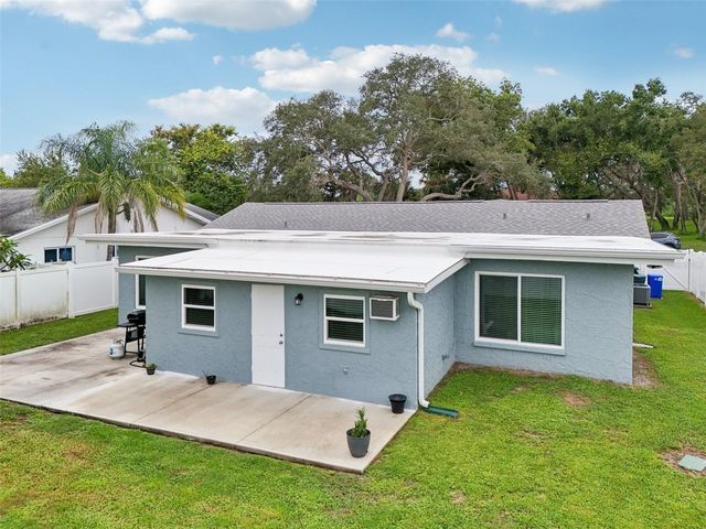 1004 PENINSULA AVENUE, Tarpon Springs, FL 34689
