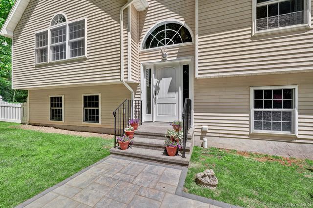36 Front Street, Mahopac, NY 10541