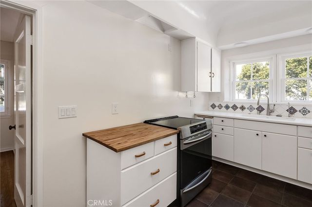 704 Elvira Avenue, Redondo Beach, CA 90277