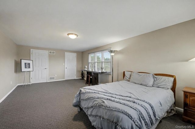 24 Havemeyer Lane, Commack, NY 11725