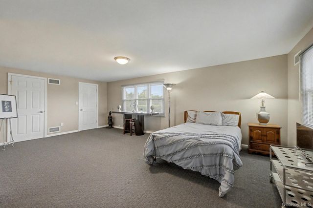 24 Havemeyer Lane, Commack, NY 11725