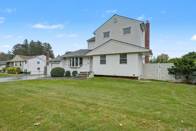 24 Havemeyer Lane, Commack, NY 11725