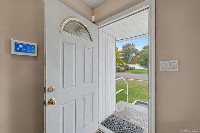 24 Havemeyer Lane, Commack, NY 11725