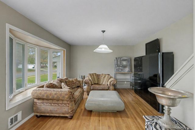 24 Havemeyer Lane, Commack, NY 11725