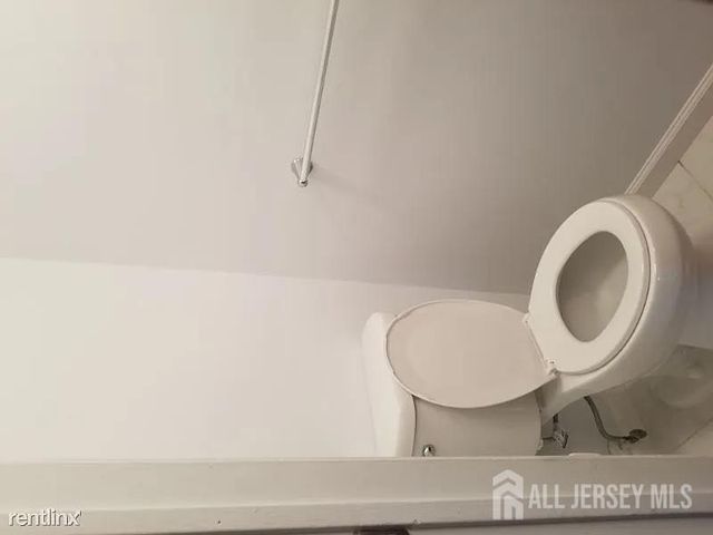 804 Maple Hill Drive, Woodbridge Proper, NJ 07095