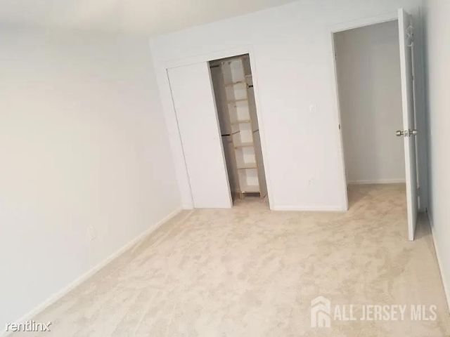 804 Maple Hill Drive, Woodbridge Proper, NJ 07095