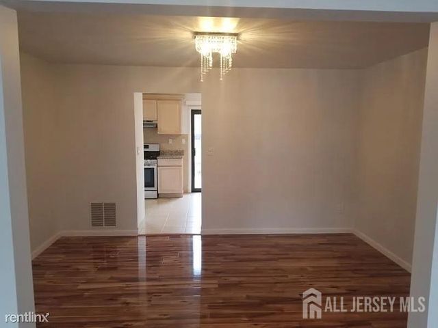 804 Maple Hill Drive, Woodbridge Proper, NJ 07095