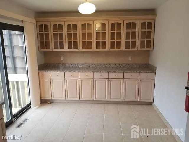804 Maple Hill Drive, Woodbridge Proper, NJ 07095
