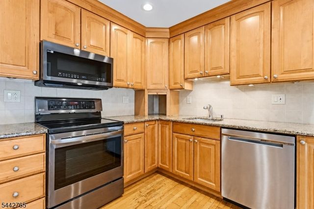 1542 Us Highway 22, Mountainside Boro, NJ 07092