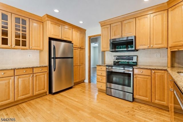 1542 Us Highway 22, Mountainside Boro, NJ 07092