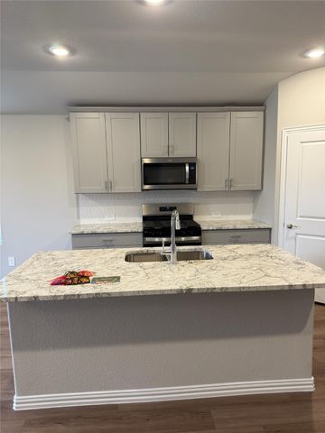 6617 VALLEY LAKE Lane, Crowley, TX 76036