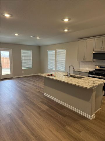 6617 VALLEY LAKE Lane, Crowley, TX 76036