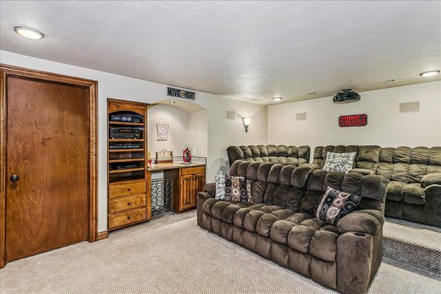 240 N Bent Tree Ct, Andover, KS 67002