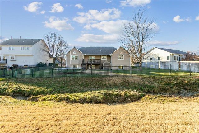 240 N Bent Tree Ct, Andover, KS 67002