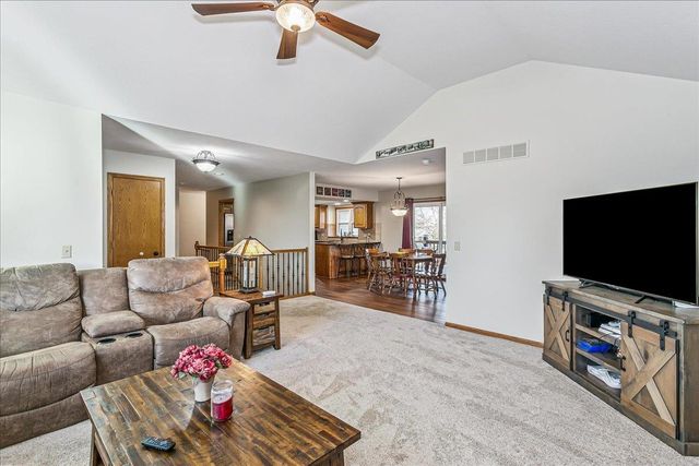 240 N Bent Tree Ct, Andover, KS 67002