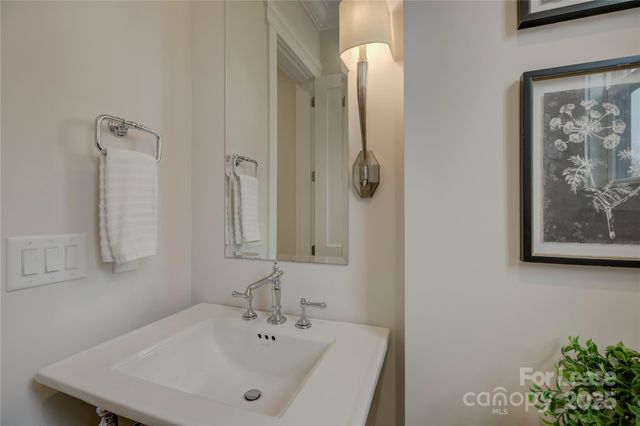 3015 Pinehurst Place, Charlotte, NC 28209