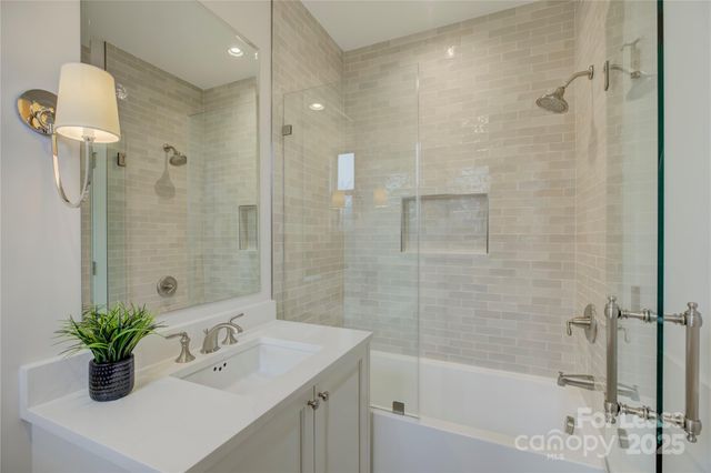 3015 Pinehurst Place, Charlotte, NC 28209