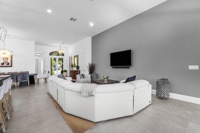 105 Island Cove Way, Palm Beach Gardens, FL 33418