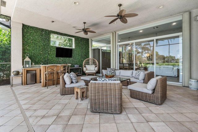 105 Island Cove Way, Palm Beach Gardens, FL 33418