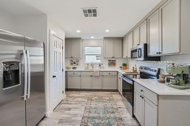 111 Fisher ST A & B, Elgin, TX 78621