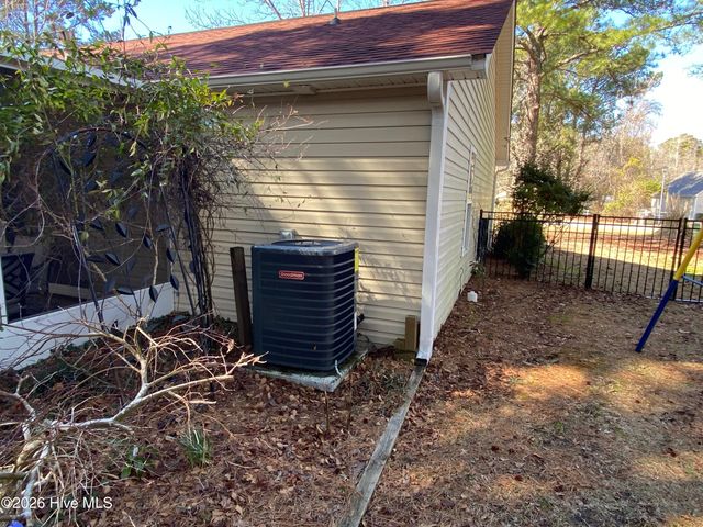 106 Marcil Lane, Hampstead, NC 28443