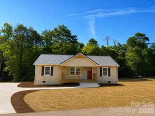 2033 Bailey Drive, Hickory, NC 28601