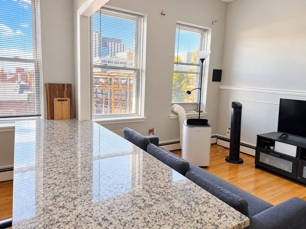 9 Bowdoin 14, Boston, MA 02114