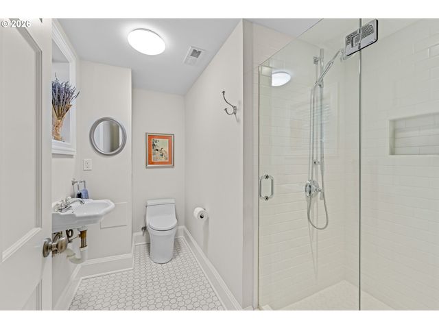2840 Ne 21ST Ave, Portland, OR 97212