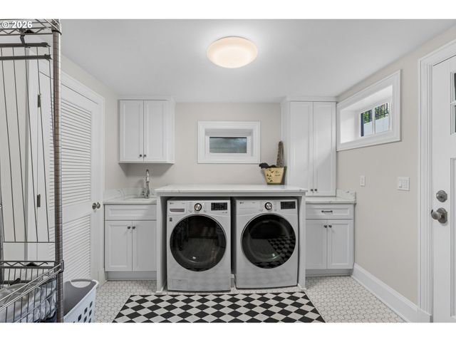 2840 Ne 21ST Ave, Portland, OR 97212