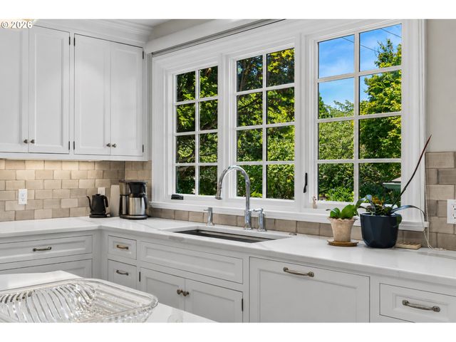 2840 Ne 21ST Ave, Portland, OR 97212