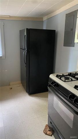 808 W Washington Street, St James, MO 65559