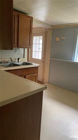 808 W Washington Street, St James, MO 65559