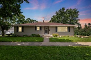 1413 N GILLETT STREET, Appleton, WI 54914
