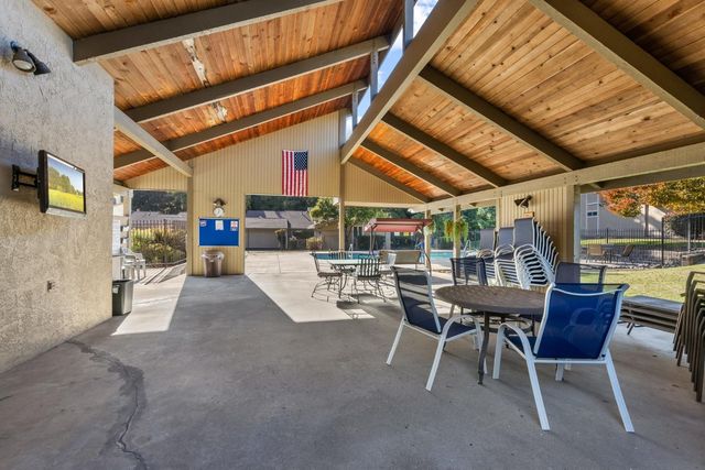 5120 Village Oaks Dr, Rocklin, CA 95677