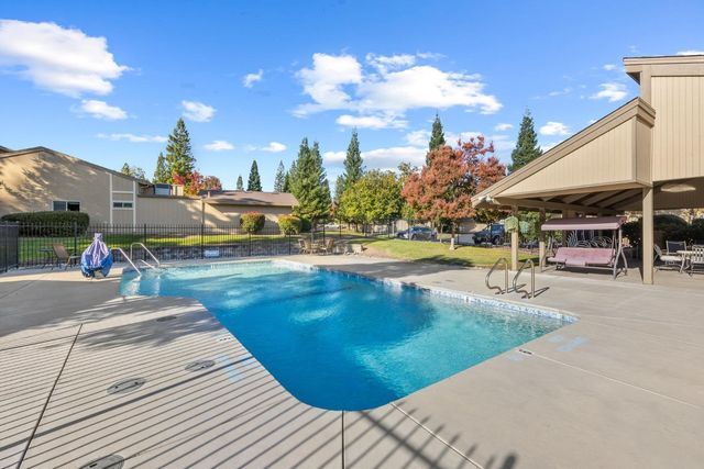 5120 Village Oaks Dr, Rocklin, CA 95677