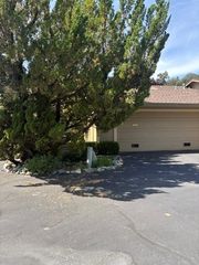 5120 Village Oaks Dr, Rocklin, CA 95677