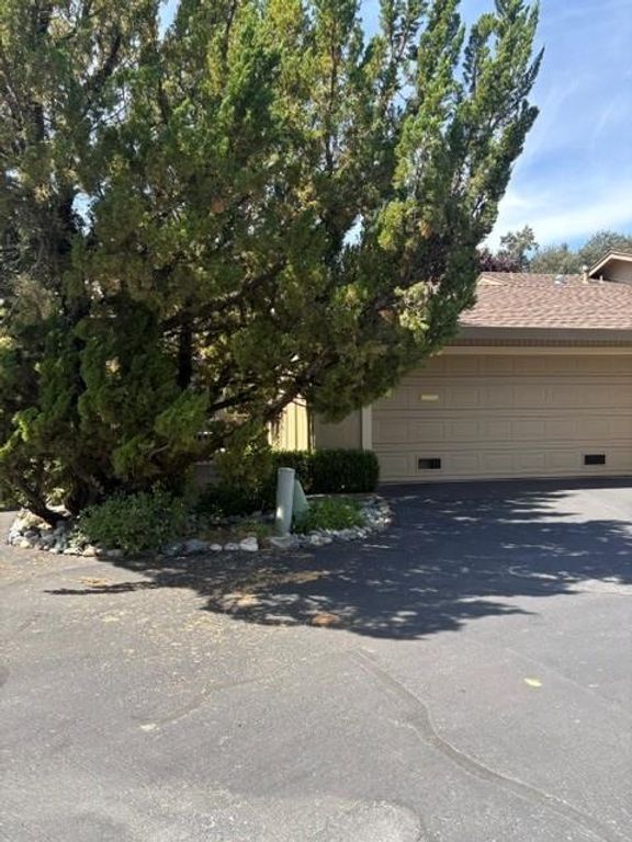 5120 Village Oaks Dr, Rocklin, CA 95677