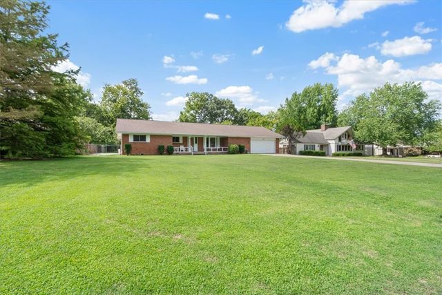 904 Elgin Street, Siloam Springs, AR 72761