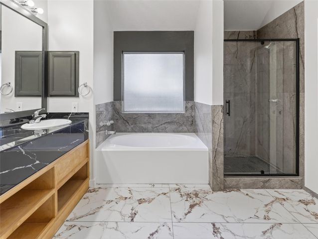 4418 W Thunderwood Circle, Fresno, TX 77545