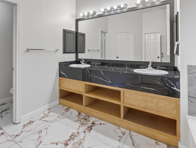 4418 W Thunderwood Circle, Fresno, TX 77545