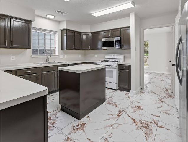 4418 W Thunderwood Circle, Fresno, TX 77545