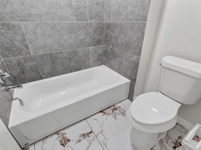 4418 W Thunderwood Circle, Fresno, TX 77545