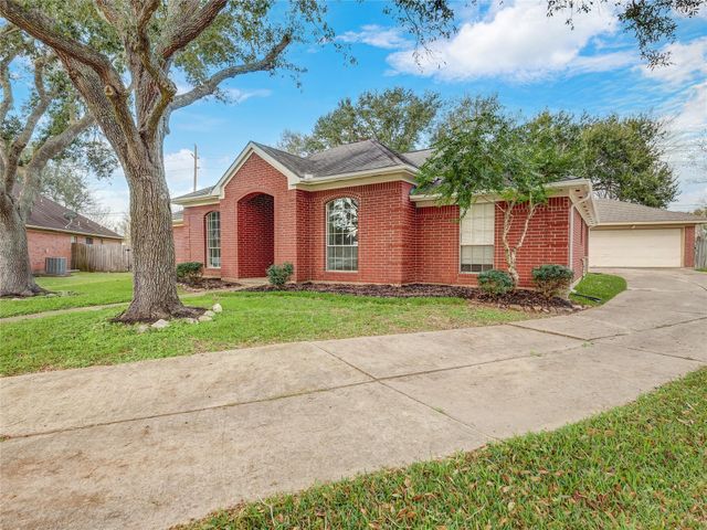 4418 W Thunderwood Circle, Fresno, TX 77545