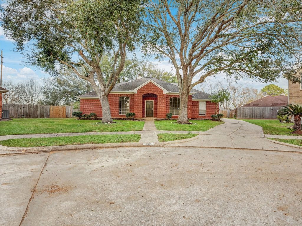 4418 W Thunderwood Circle, Fresno, TX 77545