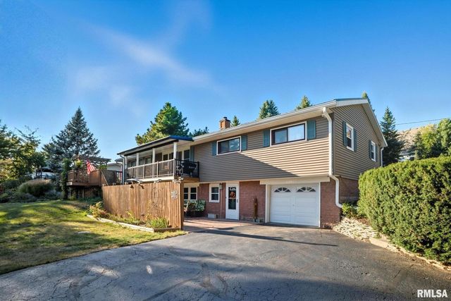 6887 COLONIAL Avenue, Bettendorf, IA 52722